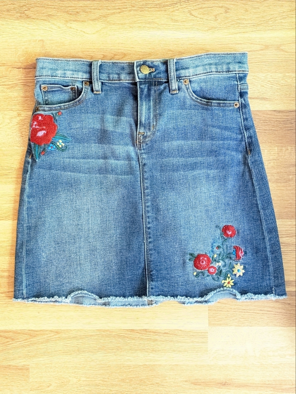 J. CREW Embroidered Denim Skirt, Size 2, Stretch Mini Jean, Raw Hem, w/ pockets!